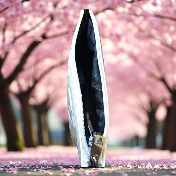 NWT Guess Kelce Travel Cosmetic Bag Cream Color Makeup Toiletry Pouch Organizer - Picture 8 of 11